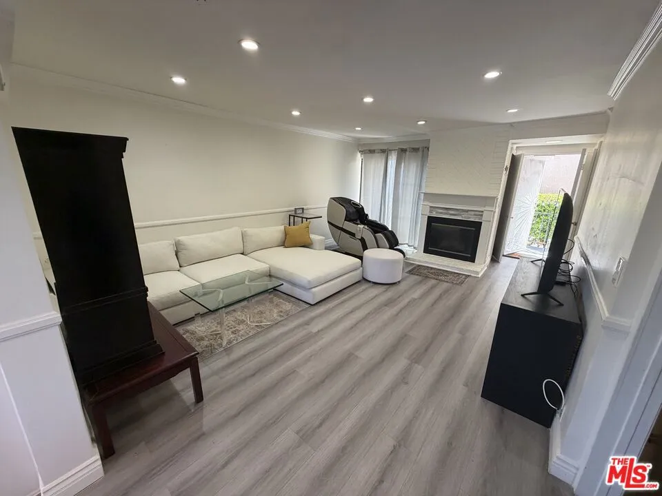 6840 Balboa Boulevard #507 Los Angeles, CA 91406