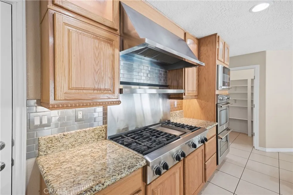 14940 Mesa Street Hesperia, CA 92345