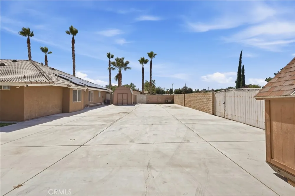 14940 Mesa Street Hesperia, CA 92345