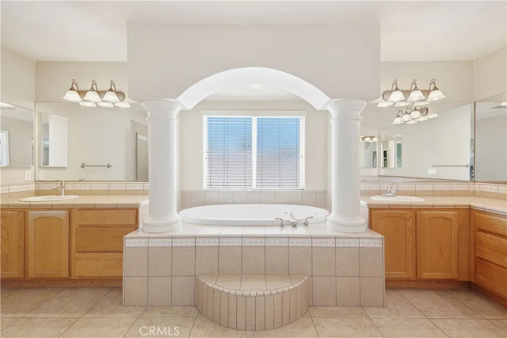 14940 Mesa Street Hesperia, CA 92345