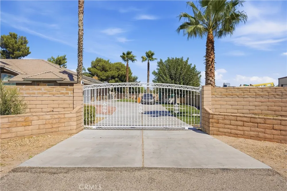 14940 Mesa Street Hesperia, CA 92345