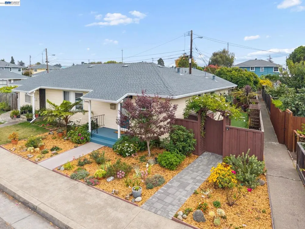104 Cypress St Alameda, CA 94501