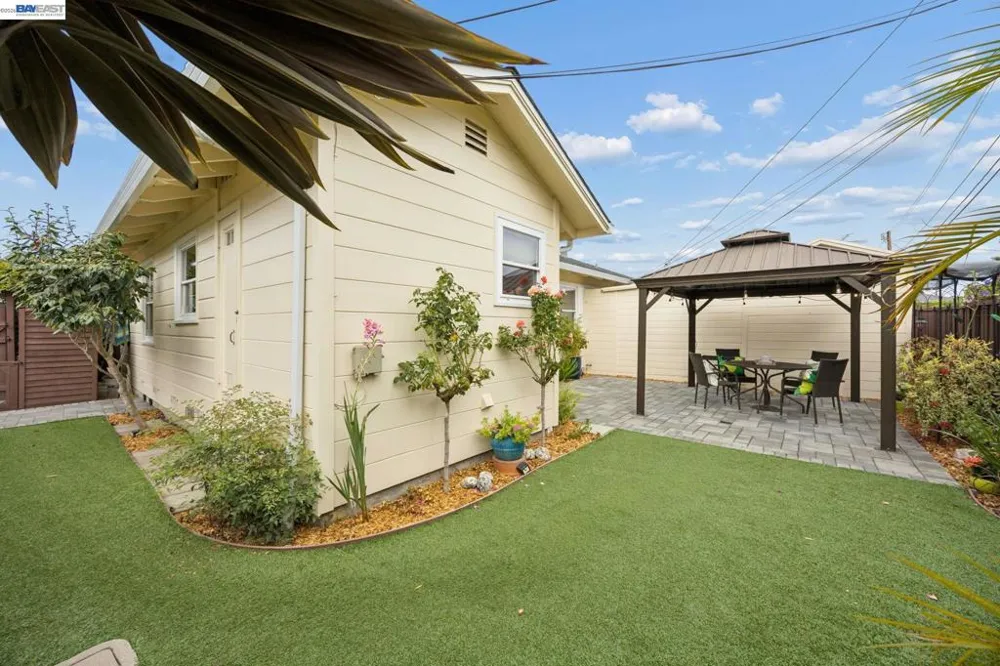 104 Cypress St Alameda, CA 94501