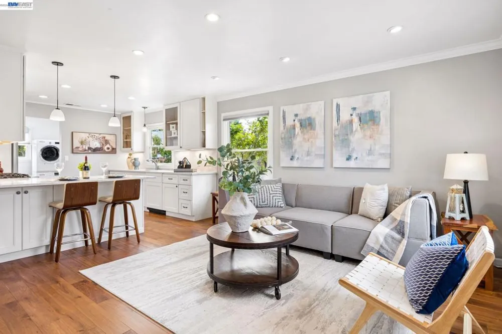 104 Cypress St Alameda, CA 94501