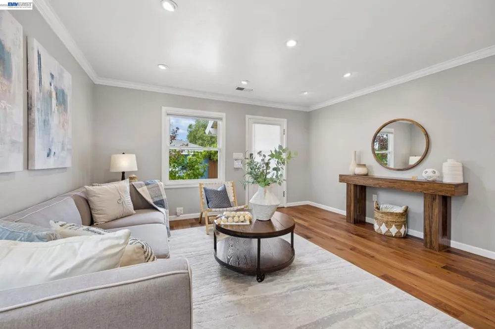 104 Cypress St Alameda, CA 94501