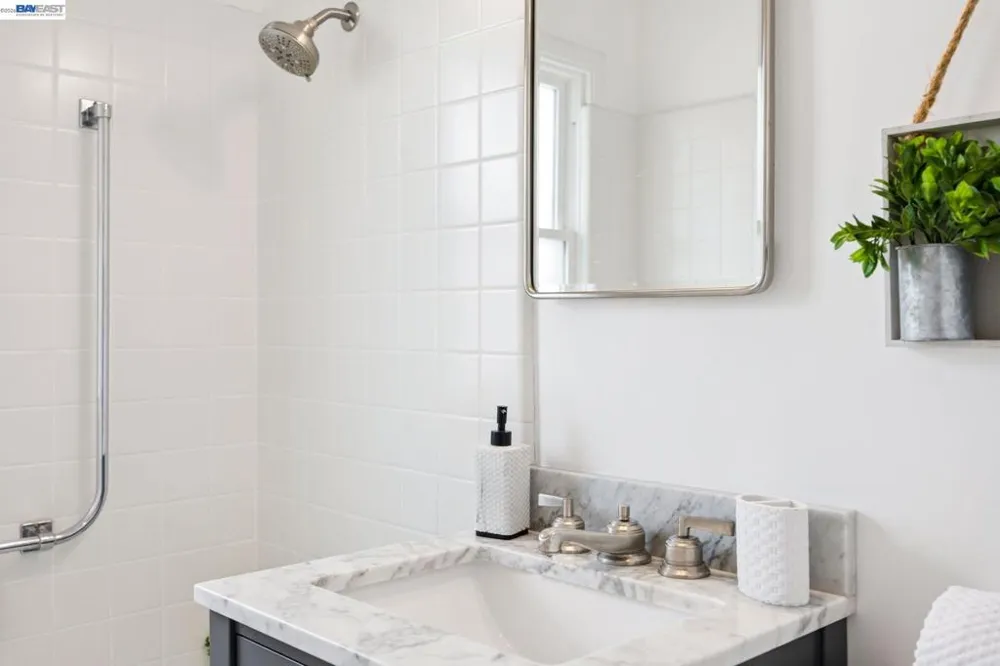 104 Cypress St Alameda, CA 94501