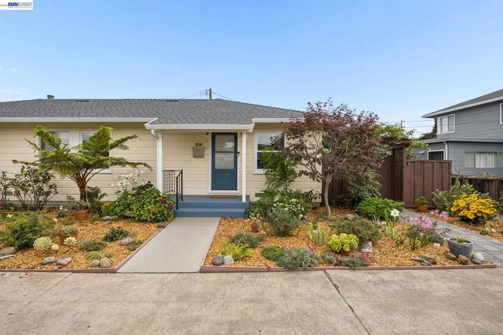 104 Cypress St Alameda, CA 94501