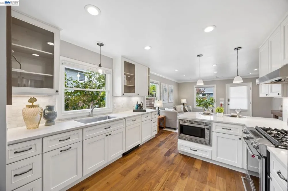 104 Cypress St Alameda, CA 94501