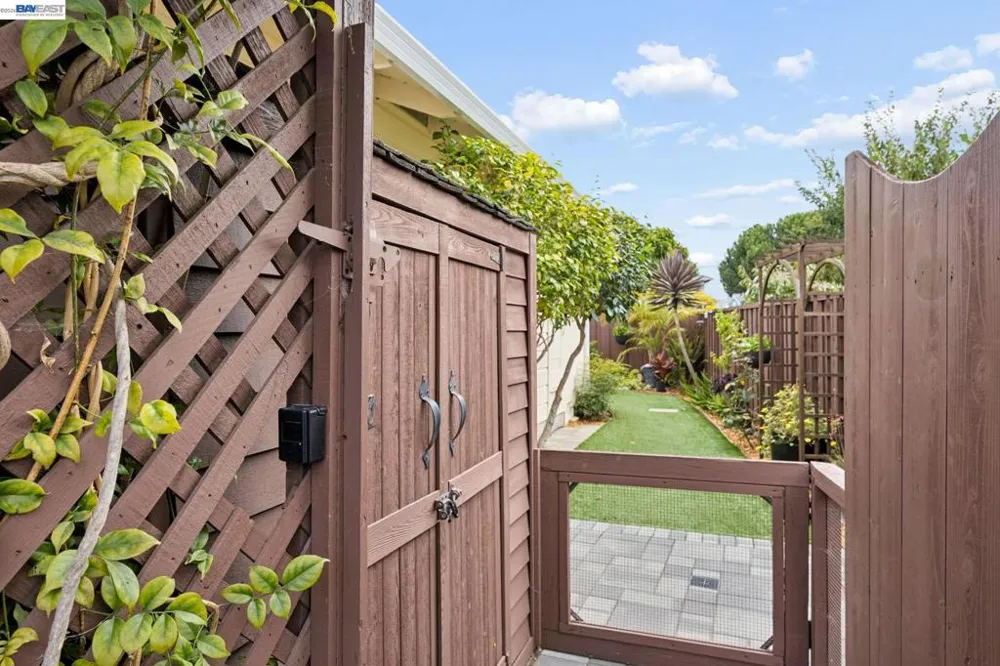 104 Cypress St Alameda, CA 94501