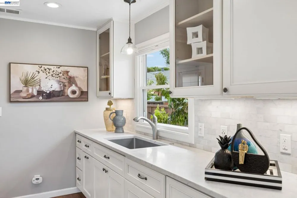104 Cypress St Alameda, CA 94501