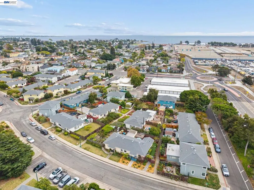 104 Cypress St Alameda, CA 94501