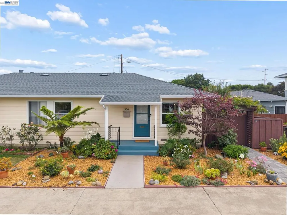 104 Cypress St Alameda, CA 94501