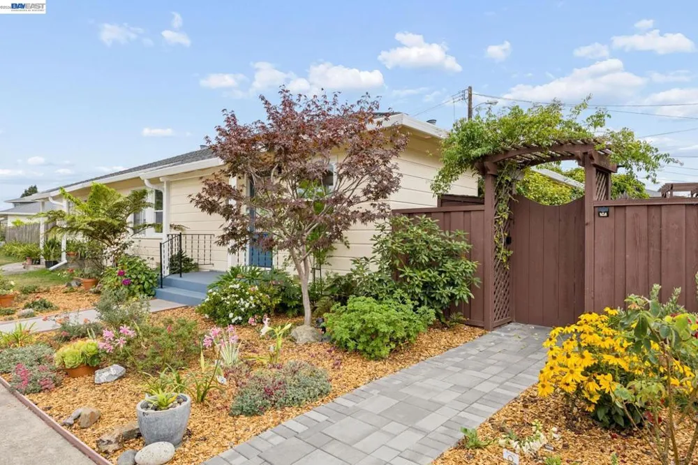104 Cypress St Alameda, CA 94501