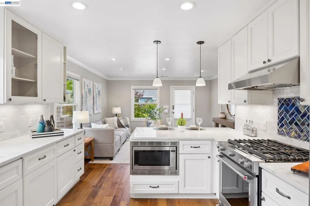 104 Cypress St Alameda, CA 94501