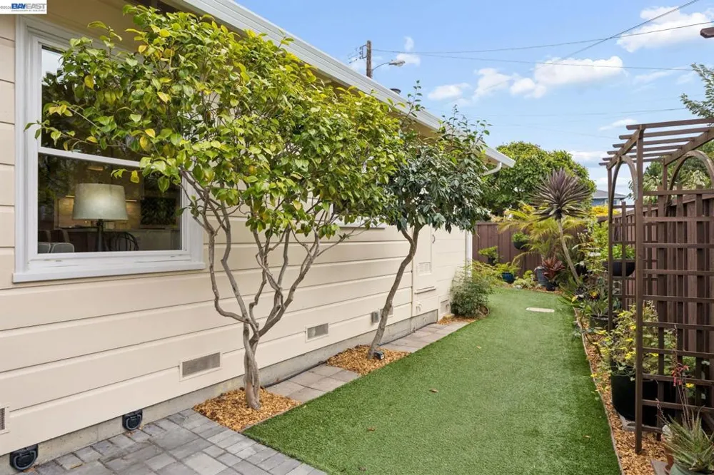 104 Cypress St Alameda, CA 94501