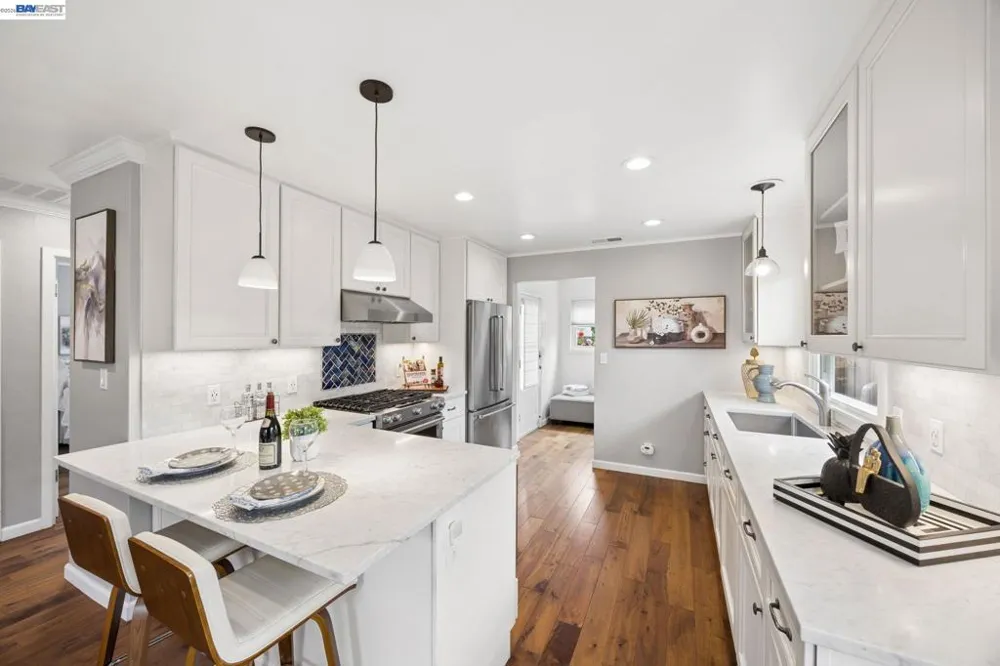 104 Cypress St Alameda, CA 94501