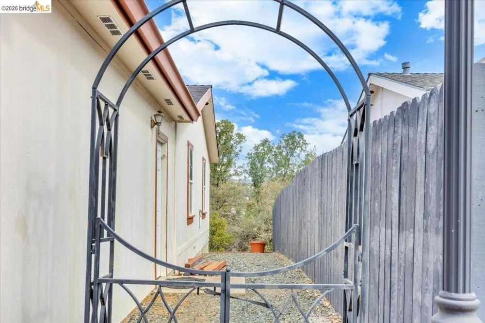 16992 Clouds Rest Rd Soulsbyville, CA 95372