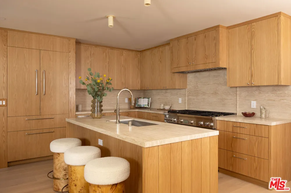2968 Dona Susana Drive Los Angeles, CA 91604