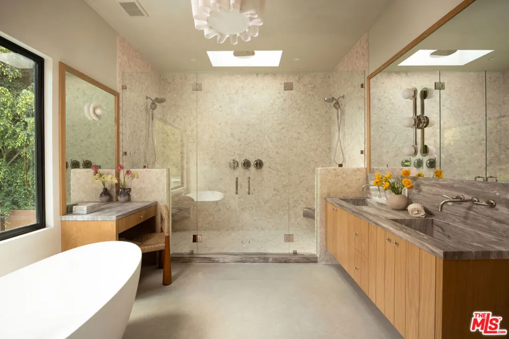 2968 Dona Susana Drive Los Angeles, CA 91604