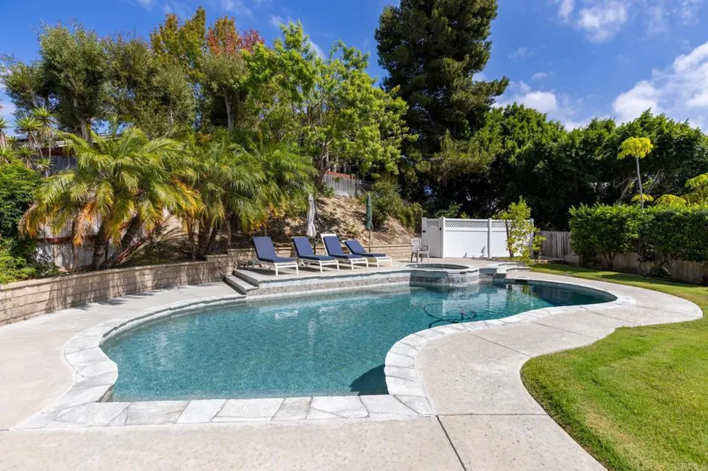 2606 Sombrosa Street Carlsbad, CA 92009