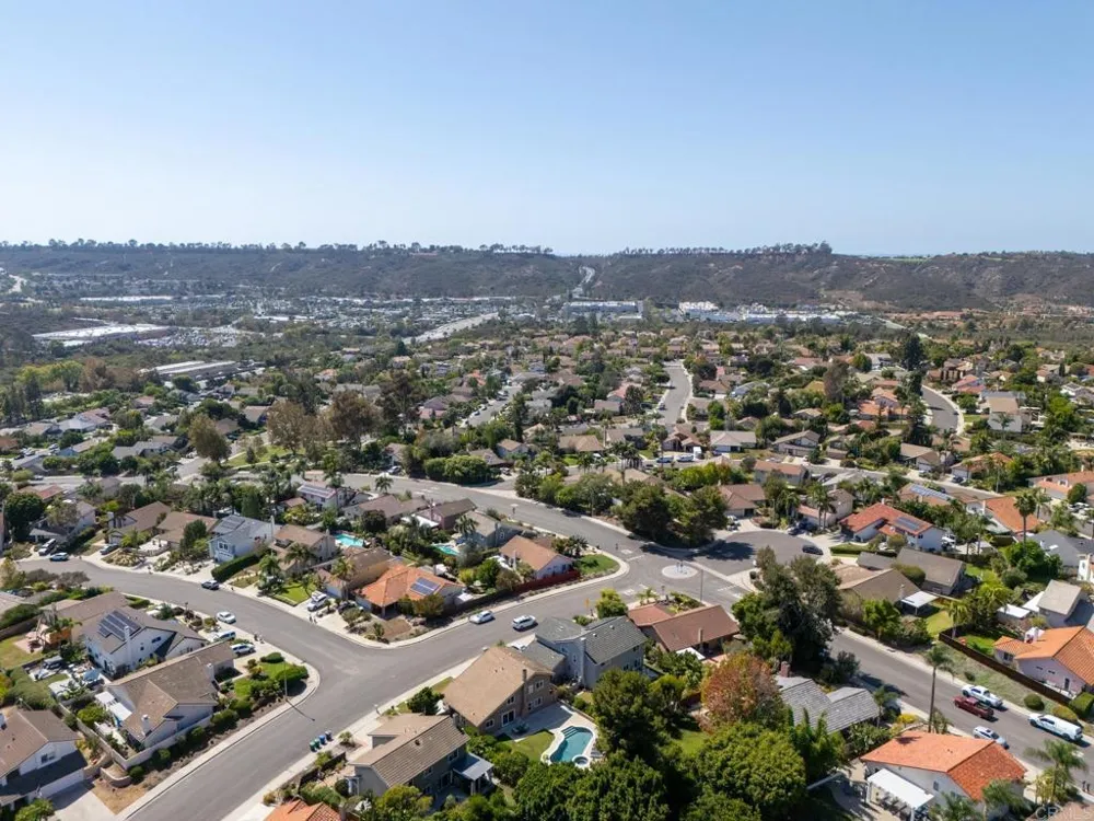 2606 Sombrosa Street Carlsbad, CA 92009