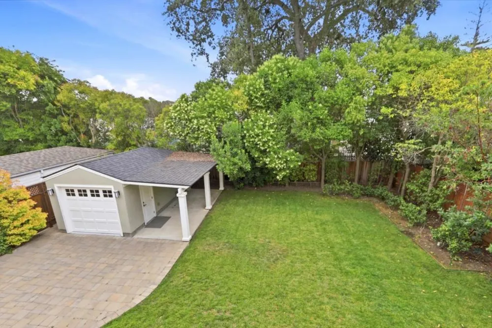 3878 Magnolia Drive Palo Alto, CA 94306