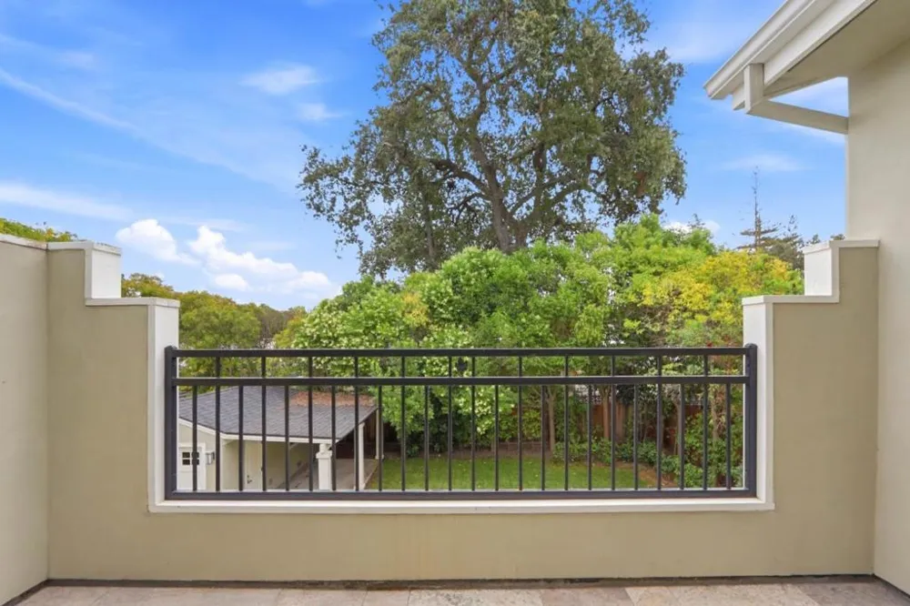 3878 Magnolia Drive Palo Alto, CA 94306