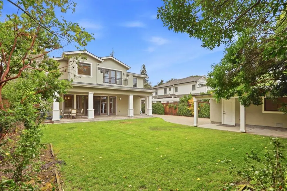 3878 Magnolia Drive Palo Alto, CA 94306