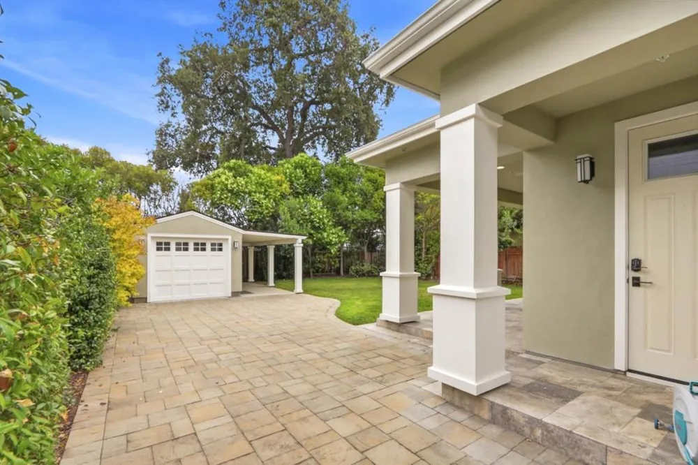 3878 Magnolia Drive Palo Alto, CA 94306