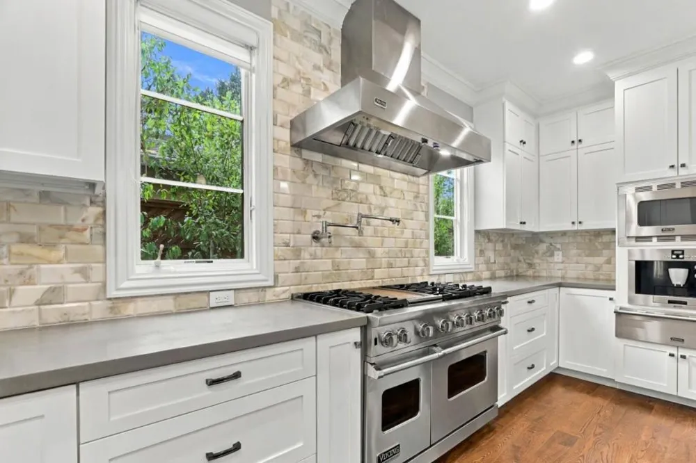 3878 Magnolia Drive Palo Alto, CA 94306