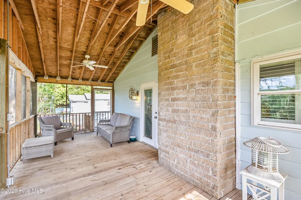 807 E Nash Street Southport, NC 28461