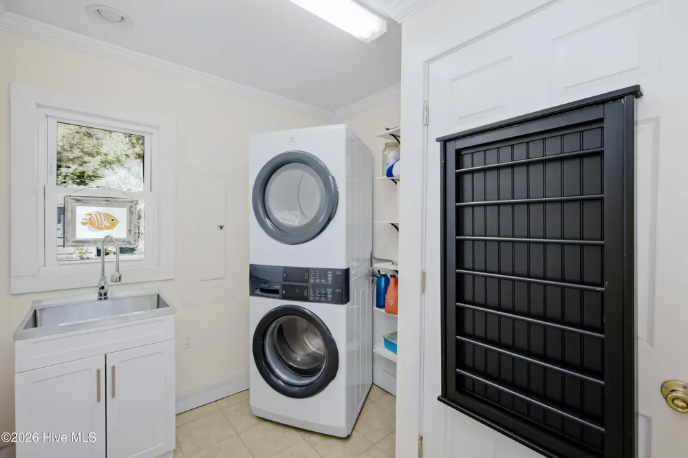 807 E Nash Street Southport, NC 28461