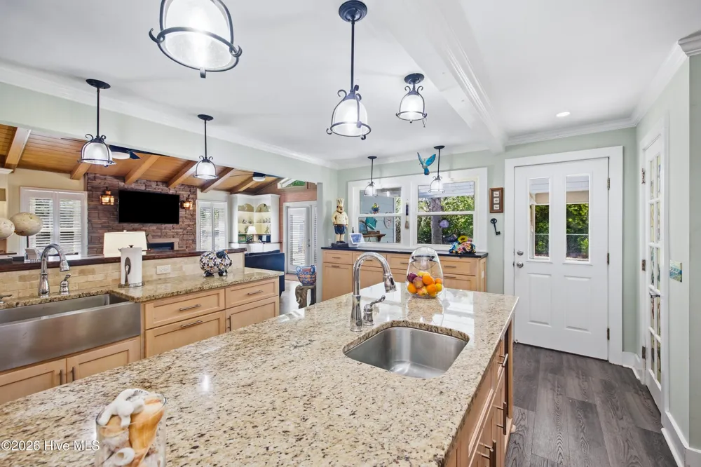 807 E Nash Street Southport, NC 28461