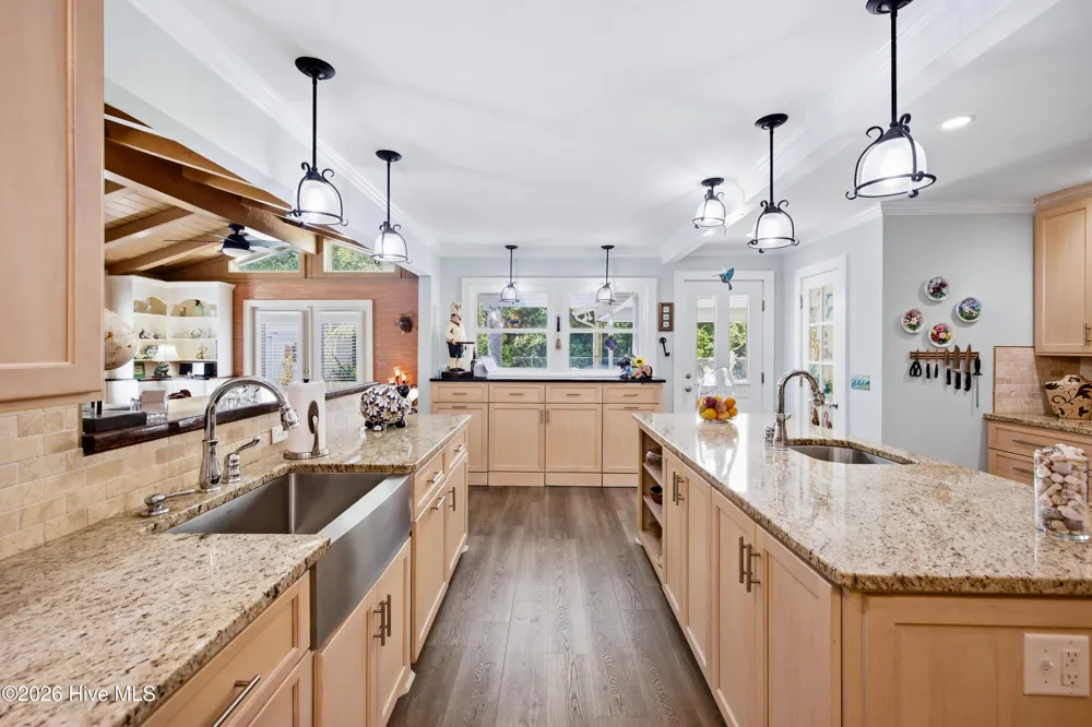 807 E Nash Street Southport, NC 28461