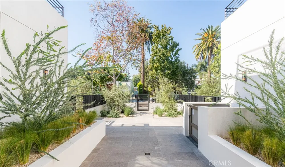 812 Huntley Drive Unit#104 #104 West Hollywood, CA 90069