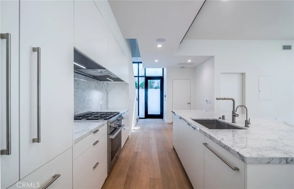 812 Huntley Drive Unit#104 #104 West Hollywood, CA 90069