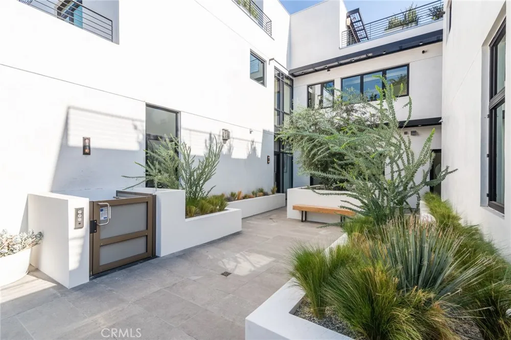 812 Huntley Drive Unit#104 #104 West Hollywood, CA 90069