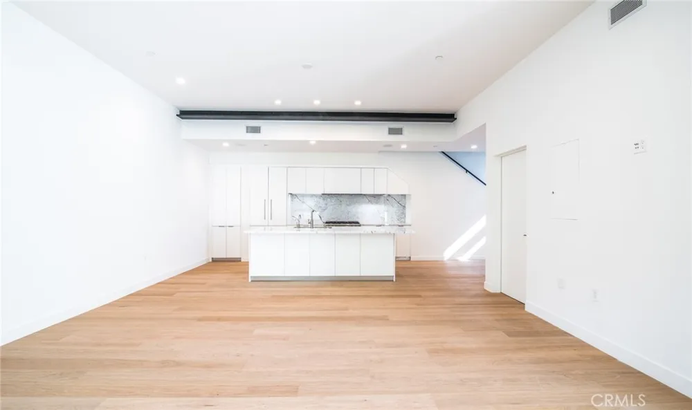 812 Huntley Drive Unit#104 #104 West Hollywood, CA 90069