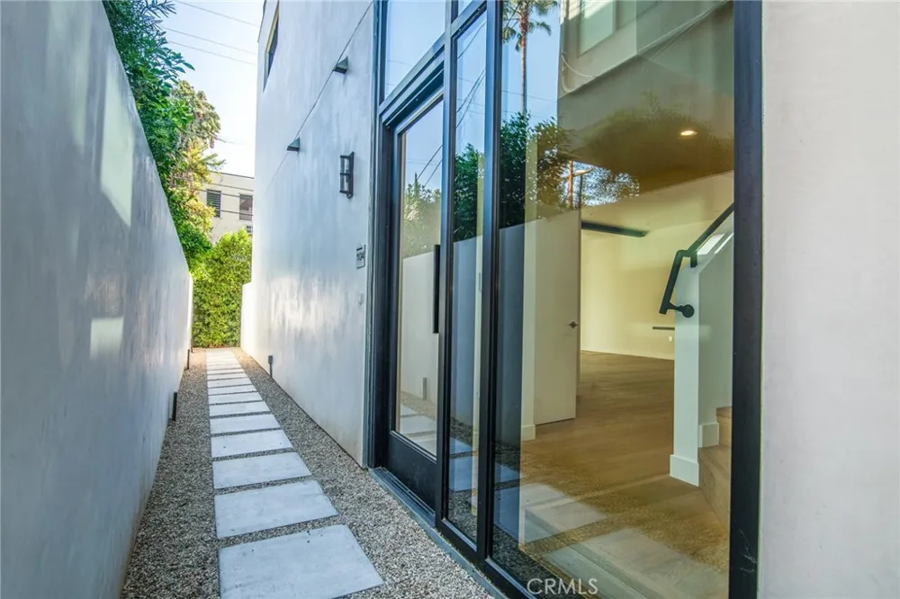 812 Huntley Drive Unit#104 #104 West Hollywood, CA 90069