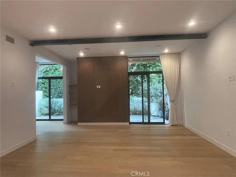 812 Huntley Drive Unit#104 #104 West Hollywood, CA 90069