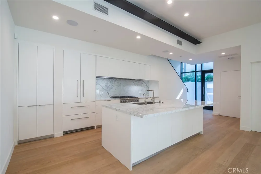 812 Huntley Drive Unit#104 #104 West Hollywood, CA 90069