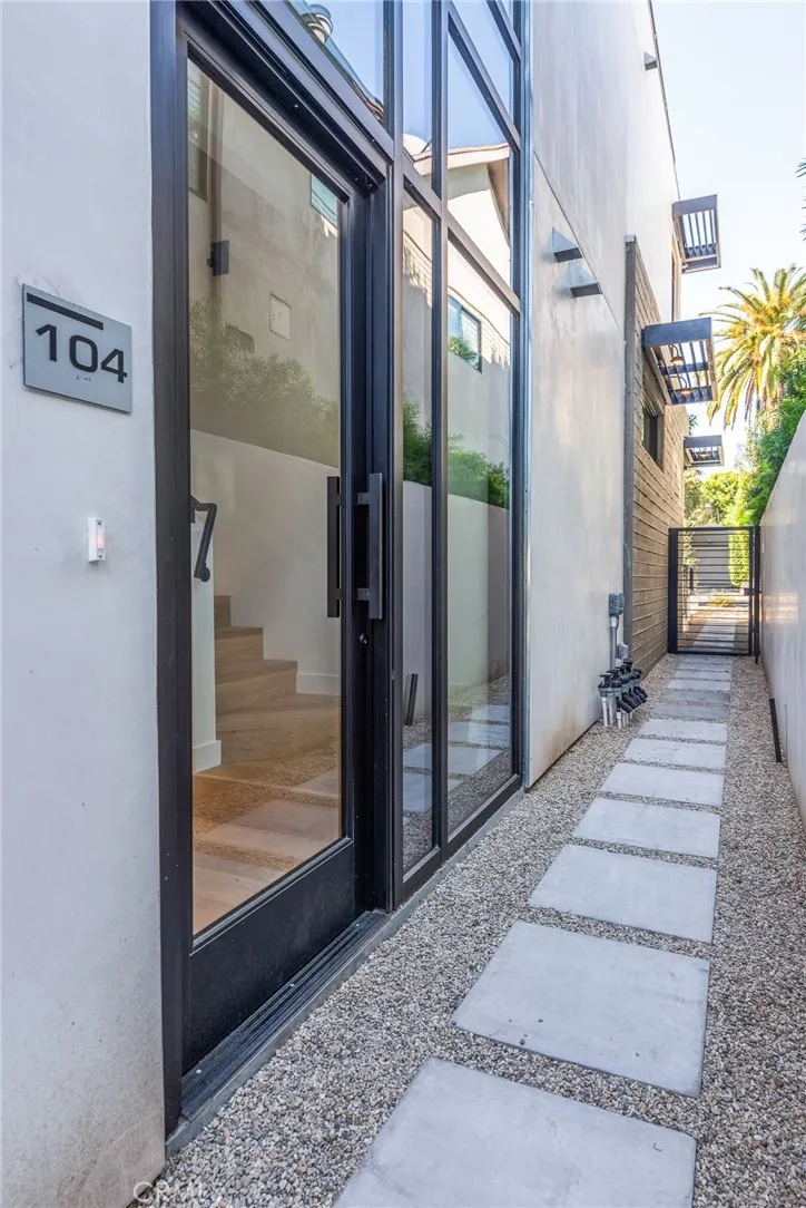 812 Huntley Drive Unit#104 #104 West Hollywood, CA 90069