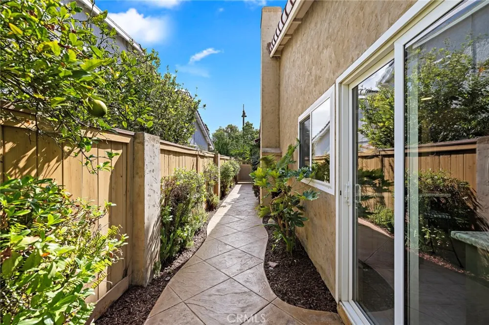 23631 Amalia Mission Viejo, CA 92691