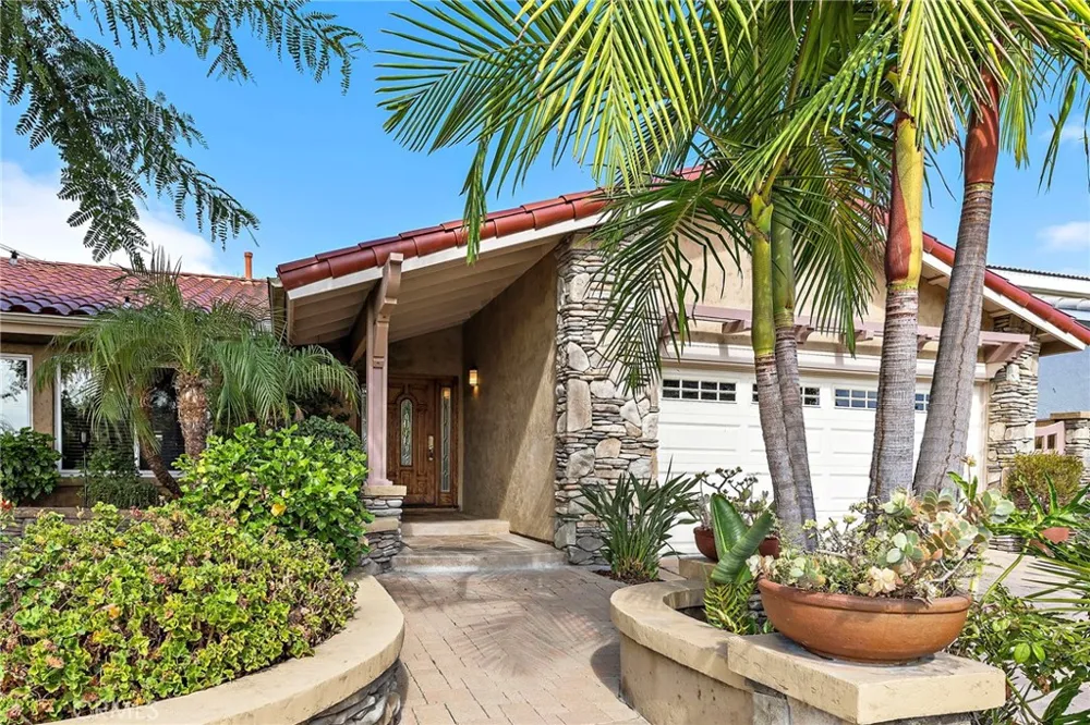 23631 Amalia Mission Viejo, CA 92691