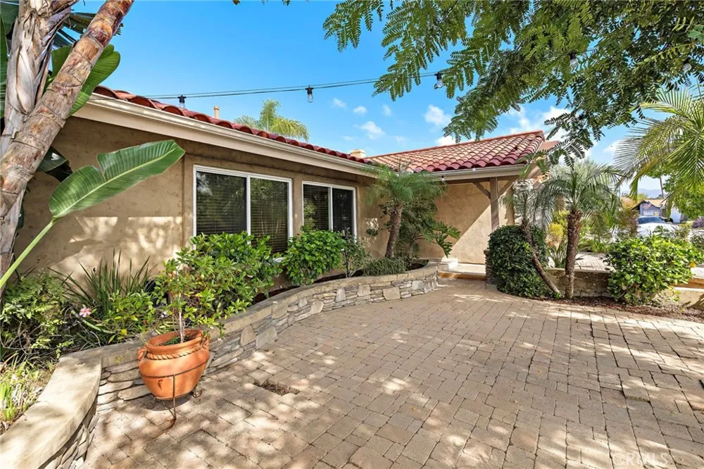 23631 Amalia Mission Viejo, CA 92691