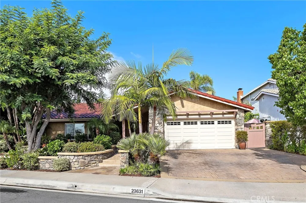 23631 Amalia Mission Viejo, CA 92691