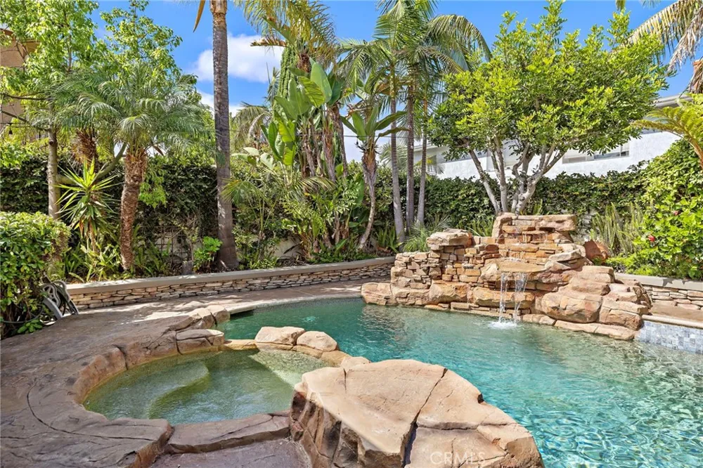 23631 Amalia Mission Viejo, CA 92691