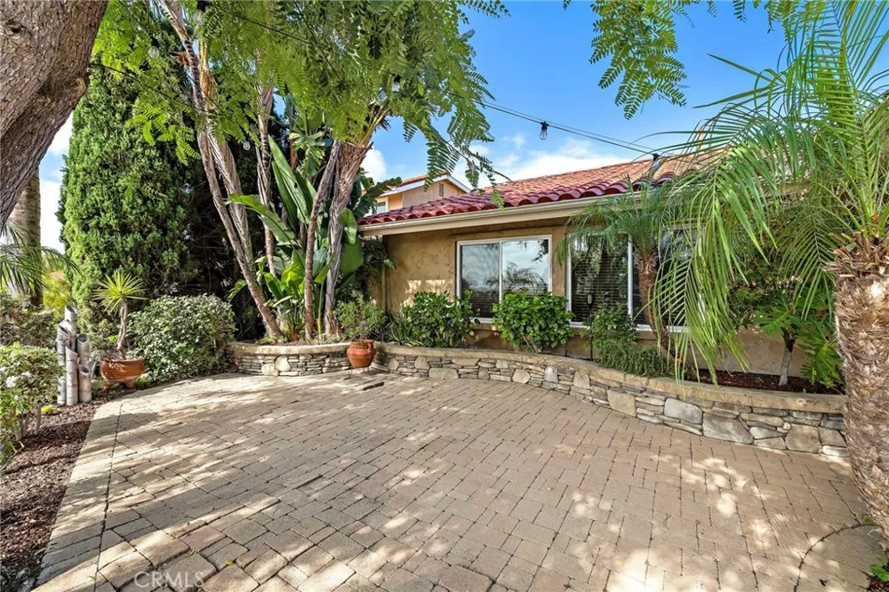 23631 Amalia Mission Viejo, CA 92691