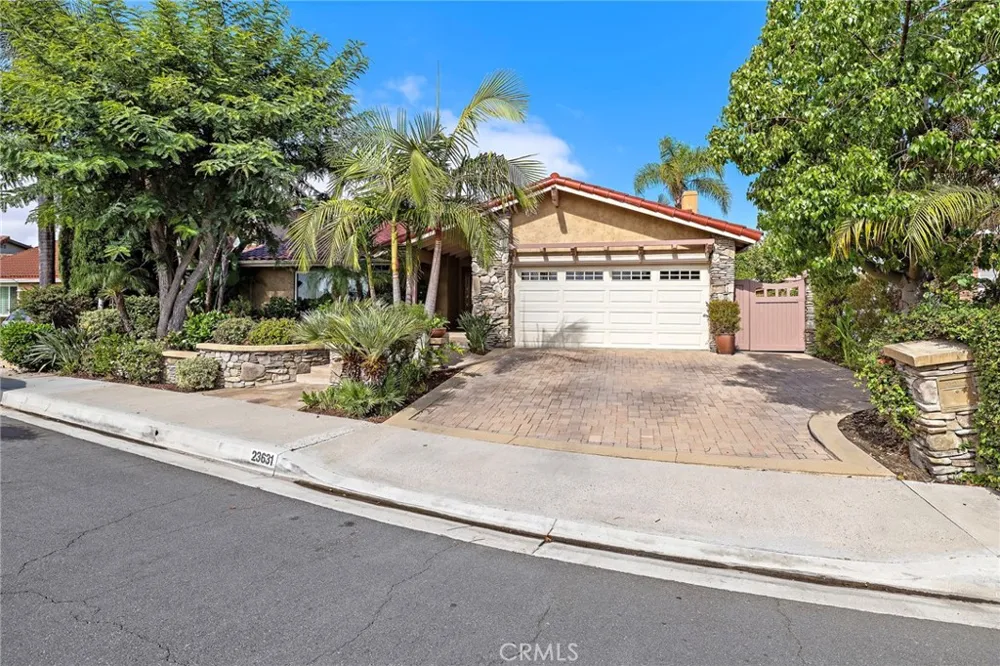 23631 Amalia Mission Viejo, CA 92691