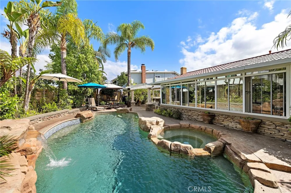23631 Amalia Mission Viejo, CA 92691